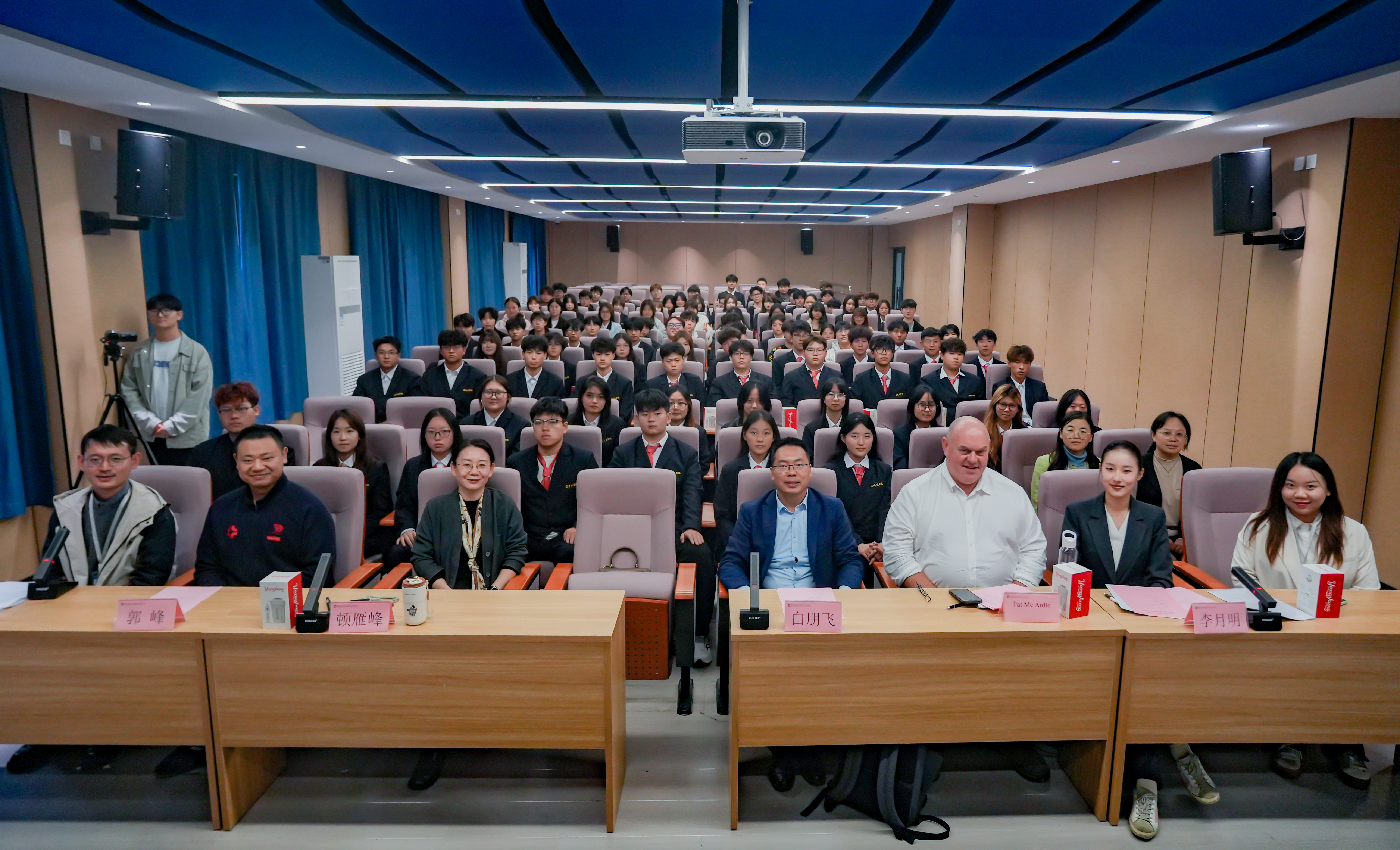 看球中外合作办学项目新生见面会顺利举行