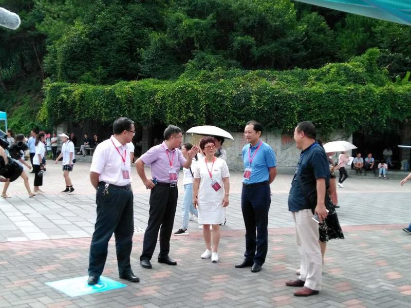 1 校领导一行亲临德赢官网Vwin迎新现场指导工作.jpg