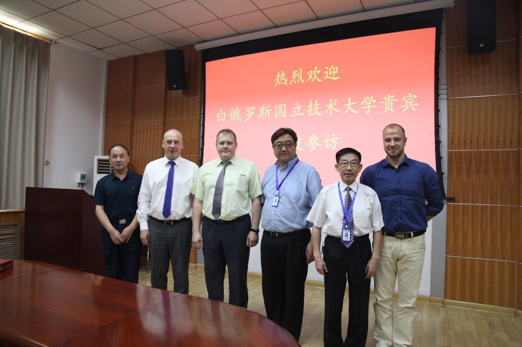 白俄罗斯国立技术大学代表团访问看球并签署合作协议