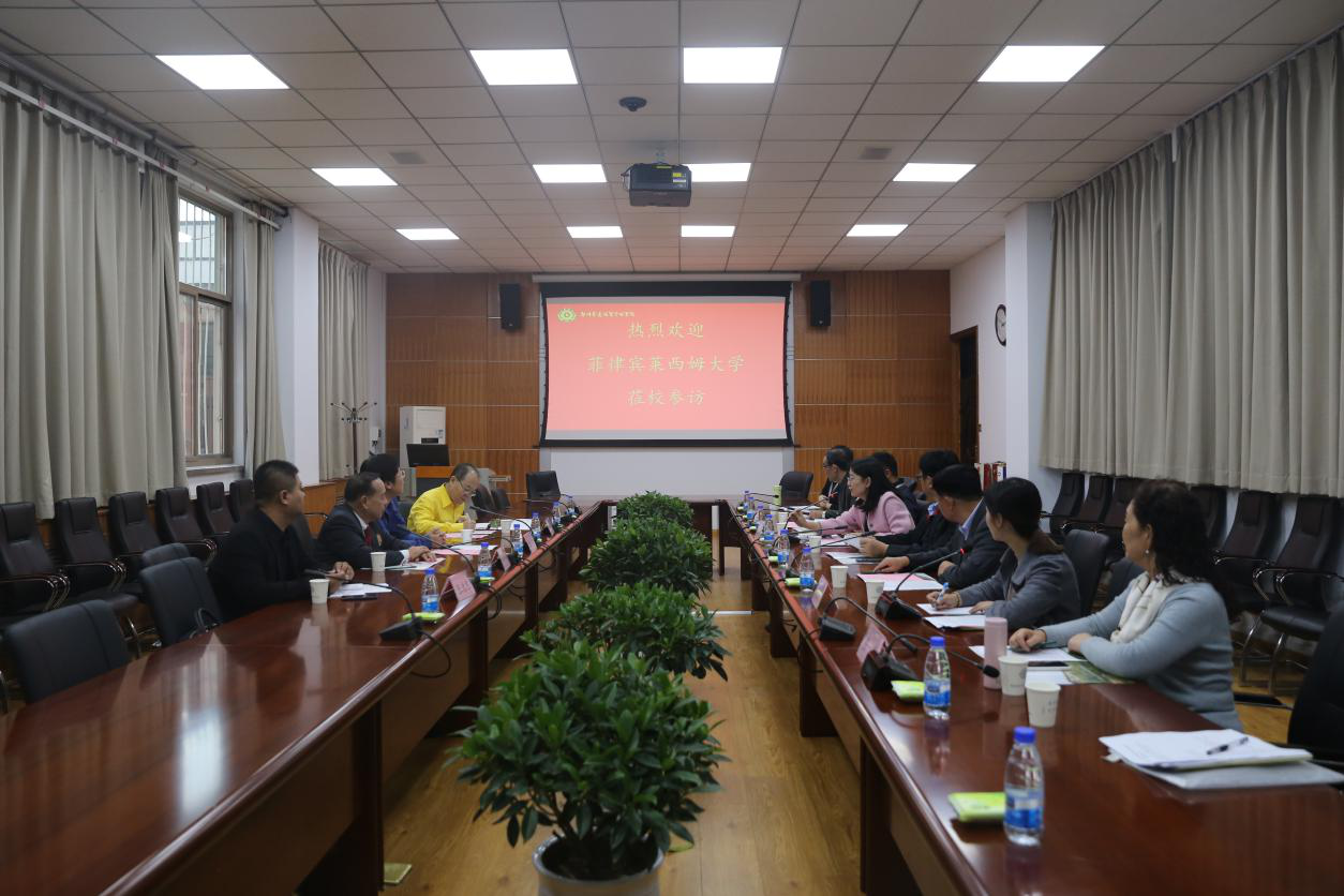 菲律宾莱西姆大学研究生院院长访问看球