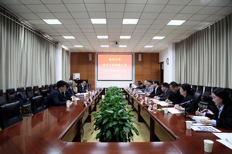 荷兰大学联盟主席Prof.Frans de Jong一行访问看球