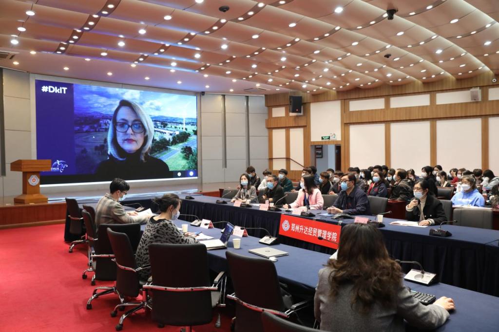 看球举行酒店管理与数字化运营专业中外合作办学项目新生见面会