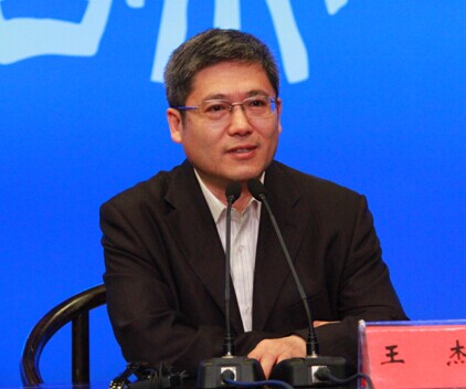 中共中央党校哲学教研部教授王杰习近平传统文化观三个重要方面　　习近平作为党和国家的领导人，对通过继承和弘扬优秀传统文化实现中华民族伟大复兴寄予厚望，无疑将促使文化研究人员以更大的热情，立足中华传统文化和社会主义核心价值观对社会生活的指导实践。