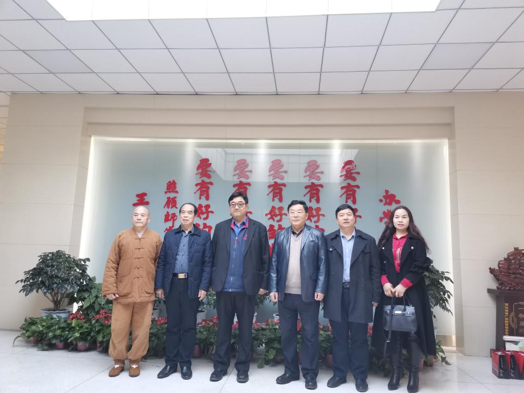 河南省委宣传部原副部长刘富民一行访问看球